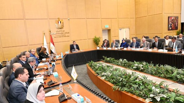 وزير الإسكان يواصل متابعة تنفيذ المشاريع السكنية في المدن والمحافظات