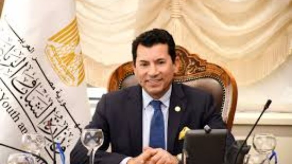 وزير الرياضة يؤكد دعم المنتخب الوطني ويشيد بالإنجازات التي حققها كرة القدم المصرية