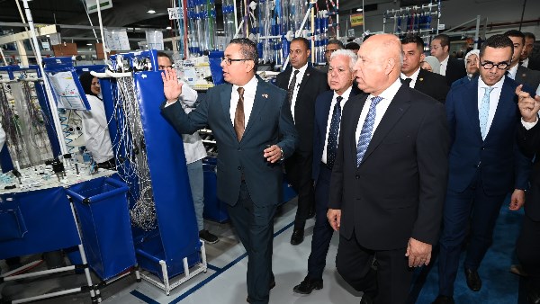 وزير الصناعة يدشن خطي إنتاج جديدين في مصنع متخصص بالمنتجات الغذائية