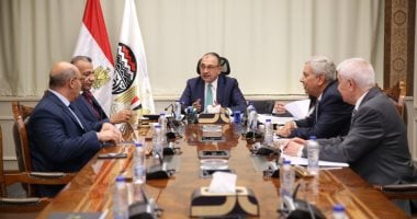 وزير قطاع الأعمال العام يناقش استراتيجيات تأمين إمدادات بنج الأسنان في السوق