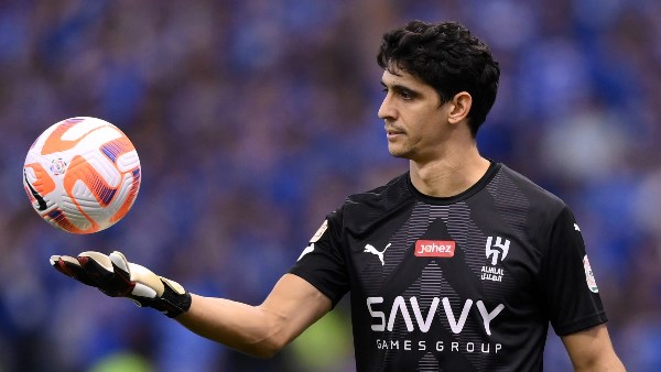 ياسين بونو يقرر تجديد عقده مع الهلال السعودي