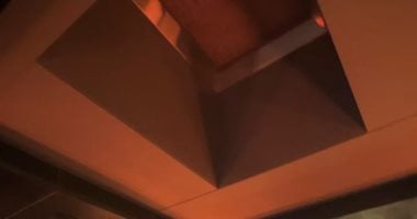 اكتشف تفاصيل أول مسلة معلقة في العالم بالمتحف المصري الكبير