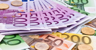 انخفاض سعر اليورو مقابل الجنيه في منتصف تعاملات يوم الإثنين 3 نوفمبر 2025