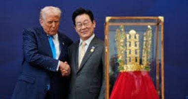 ترامب يتلقى هدايا فاخرة منذ توليه الرئاسة تشمل طائرة خاصة وبيجر ذهبي وتاج ملكي