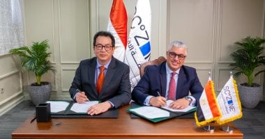 توقيع عقد شراكة بين رئيس اقتصادية قناة السويس وشركة “إتش أند إل” للملابس الجاهزة