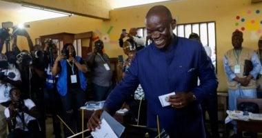 رئيس الجابون يأمر الوزراء المنتخبين بالاستقالة من مناصبهم في سابقة تاريخية