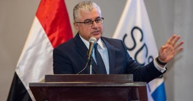 رئيس المنطقة الاقتصادية يعلن عن افتتاح مصنع للطاقة الشمسية وآخر للأدوية في ديسمبر المقبل