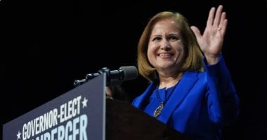 غزالة هاشمي تُسجل تاريخاً جديداً كأول امرأة مسلمة تتولى منصب نائب حاكم ولاية فيرجينيا: من هي؟