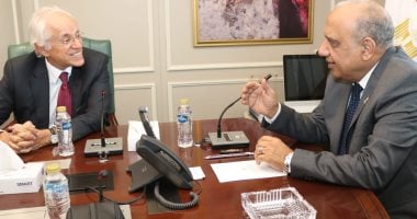 وزير الكهرباء يناقش مع رئيس “كوبولوزيس اليونانية” تطورات مشروع الربط الكهربائي