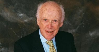 وفاة جيمس واتسون، مكتشف بنية الـDNA، عن عمر يناهز 97 عامًا