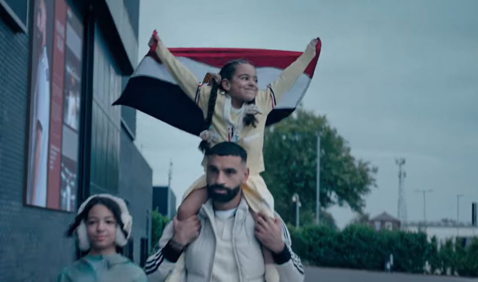 محمد صلاح مع بناته مكة وكيان