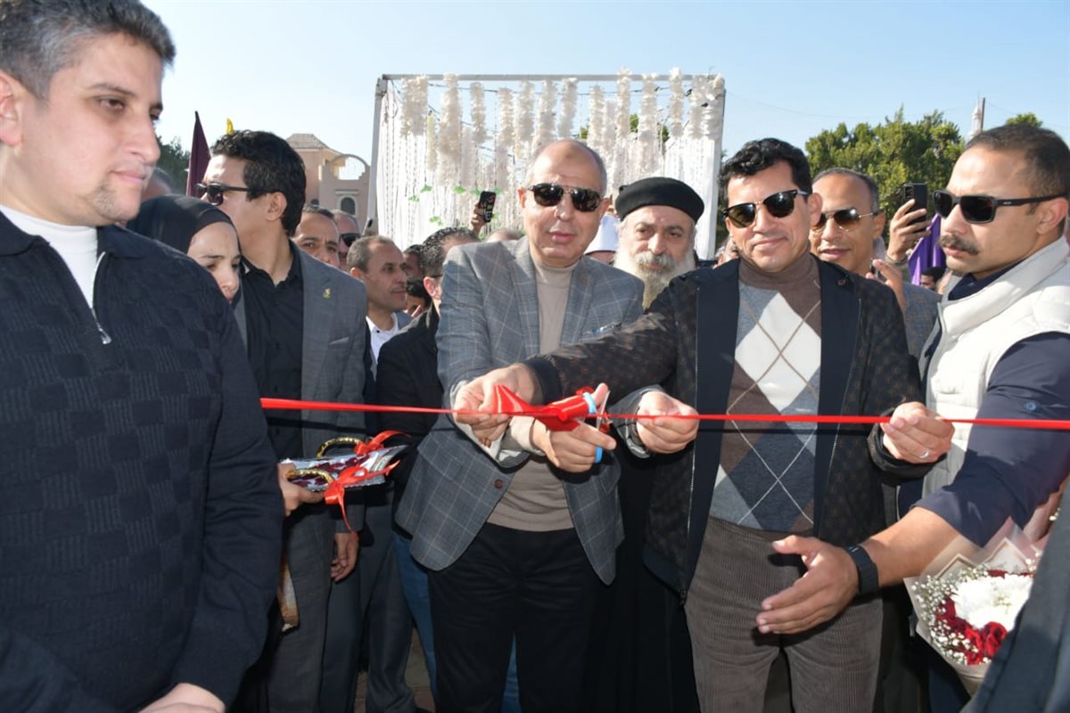 وزير الرياضة ومحافظ المنيا يفتتحان ملعب قانوني بمركز شباب البرشا بملوي