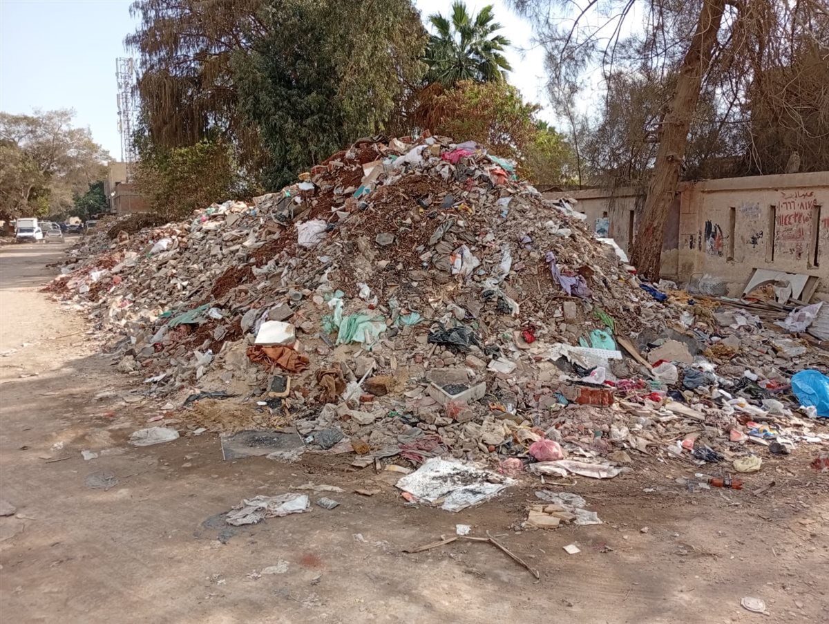 انتشار القمامة خلف متحف الحضارات