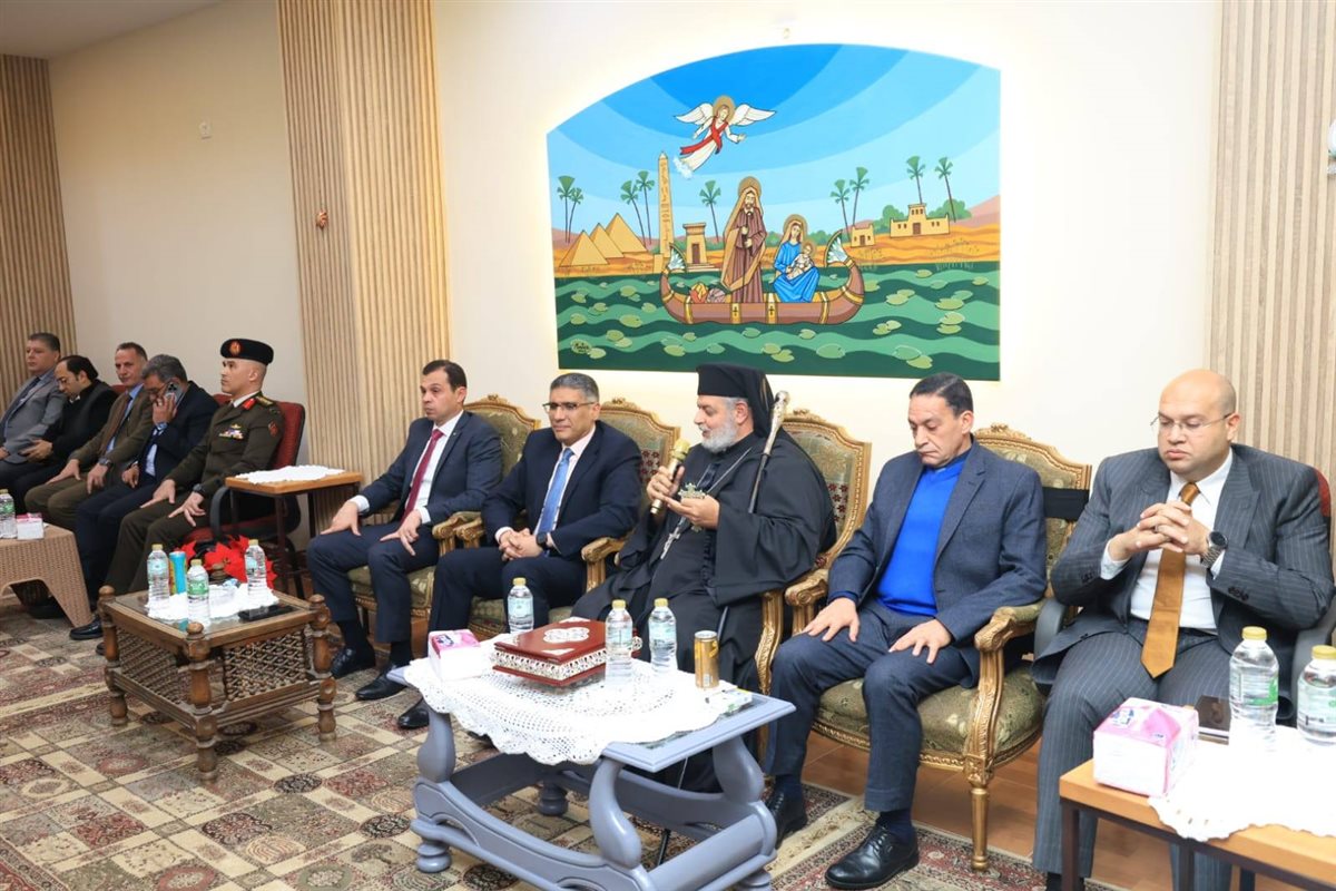 زيارة المحافظ للكنيسة