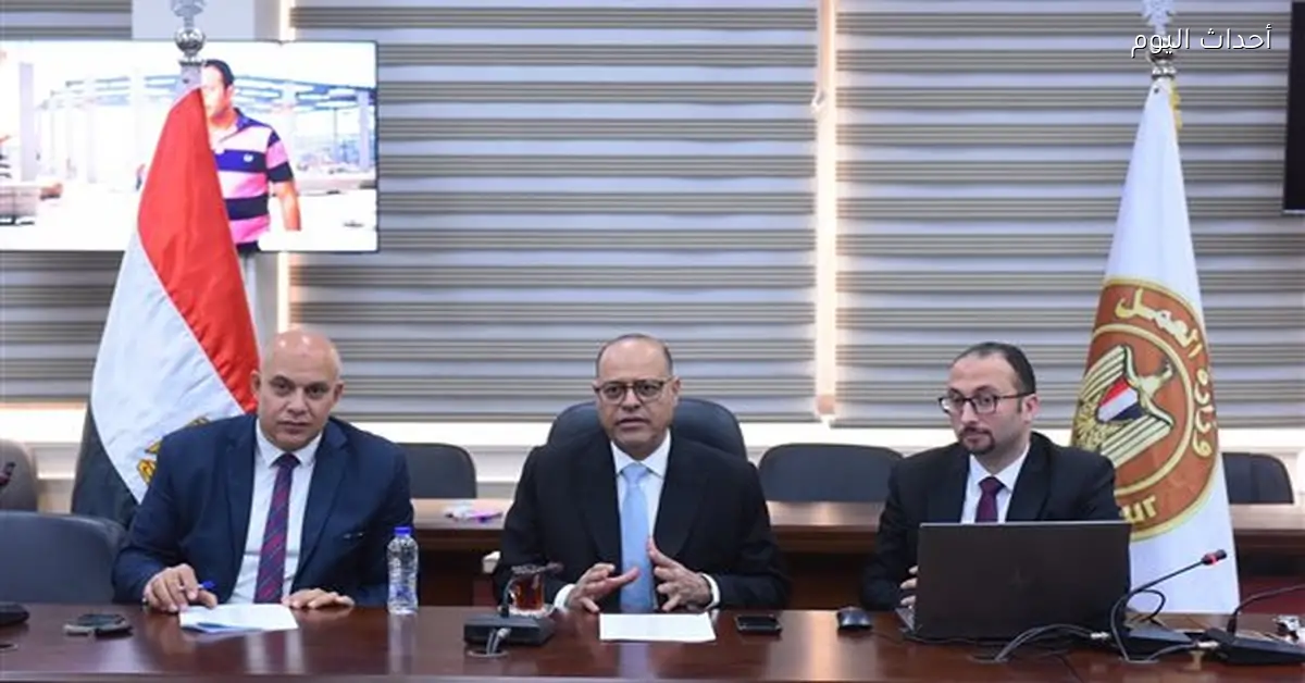 وزير العمل يشهد اختبارات 1117 شابًا وفتاة من المحافظات