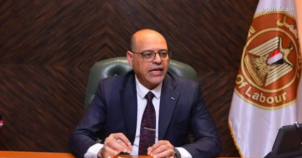 وزير العمل يحدد ساعات العمل الجديدة
