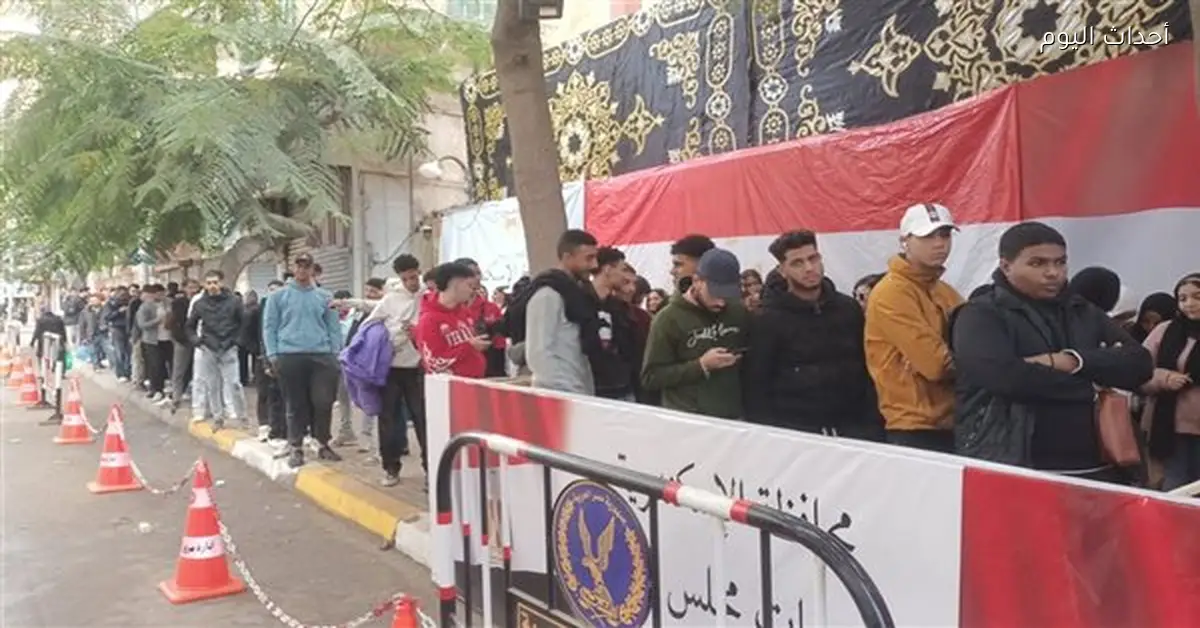 توافد الناخبين على لجان الإعادة في دائرة الرمل بالإسكندرية