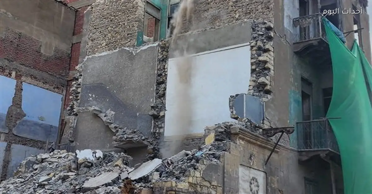 إزالة التعديات وهدم عقار آيل للسقوط بشبرا