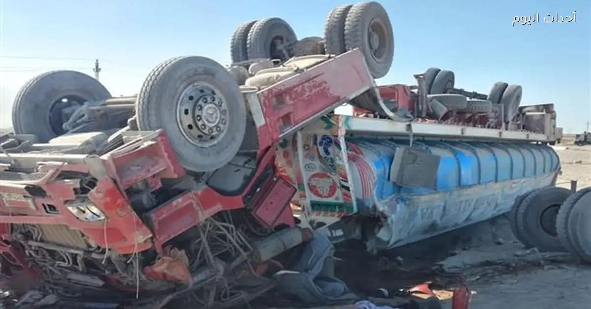 إصابة شخصين في انقلاب سيارتين بطريق السويس القاهرة