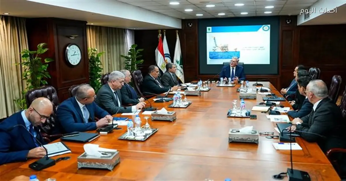 اجتماع لوزير البترول لمتابعة مشروعات زيادة إنتاج الغاز