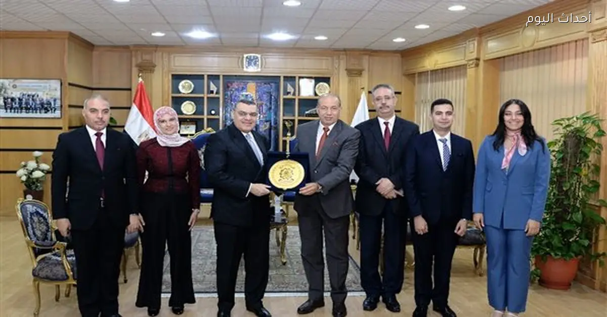 السفير ياسر علوي يثمن جهود الجامعة في تأهيل الشباب للعمل بالدبلوماسية