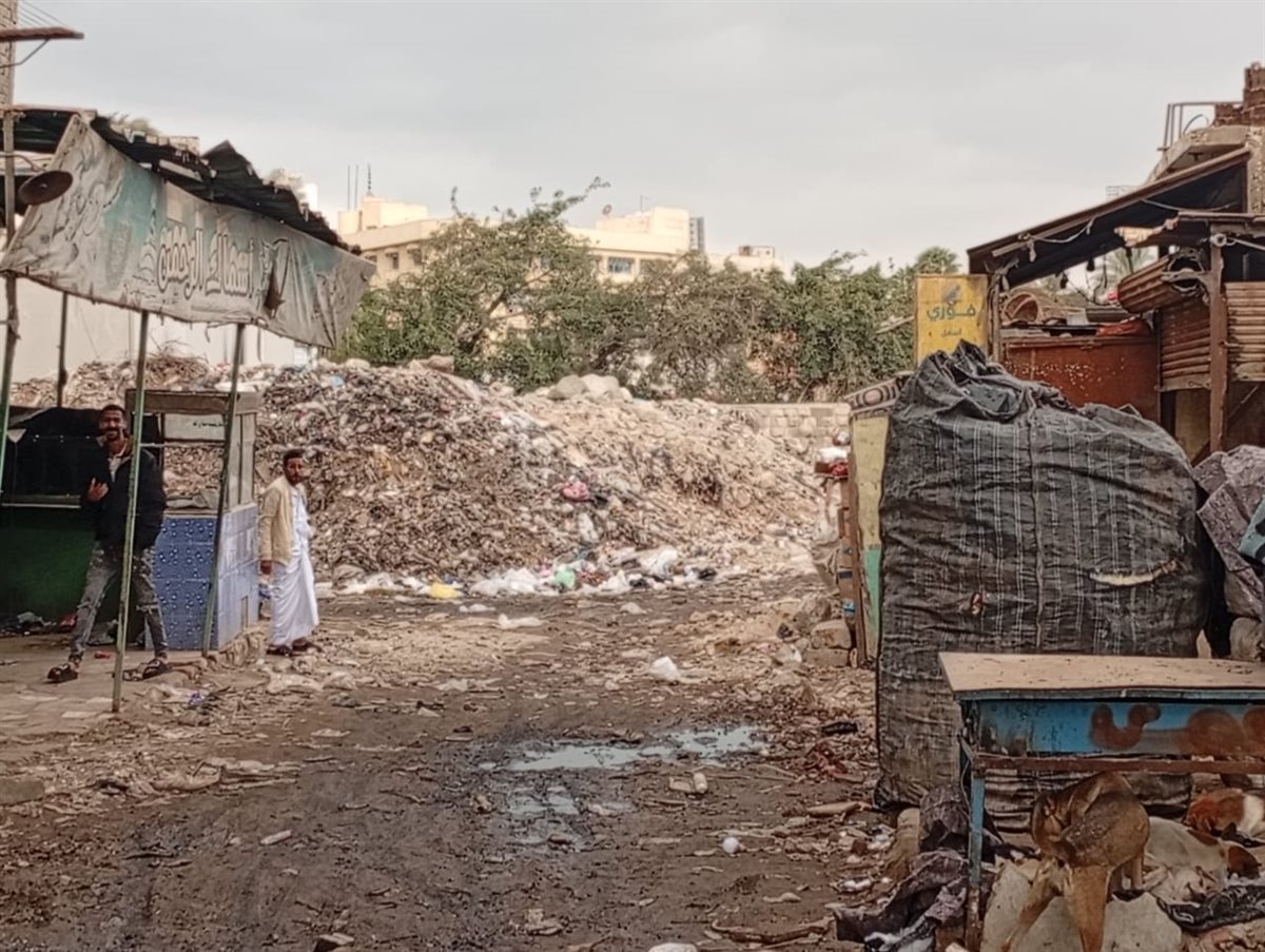 انتشار القمامة خلف متحف الحضارات