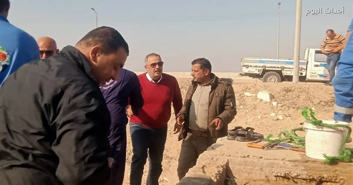 رئيس مياه القناة يتابع إصلاح كسر خط المياه لكوبري السلام
