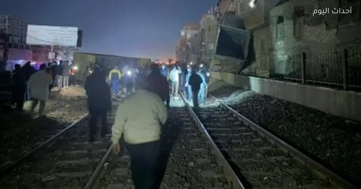 سقوط حاويات فارغة من قطار بجوار طريق الإسكندرية الزراعي دون إصابات