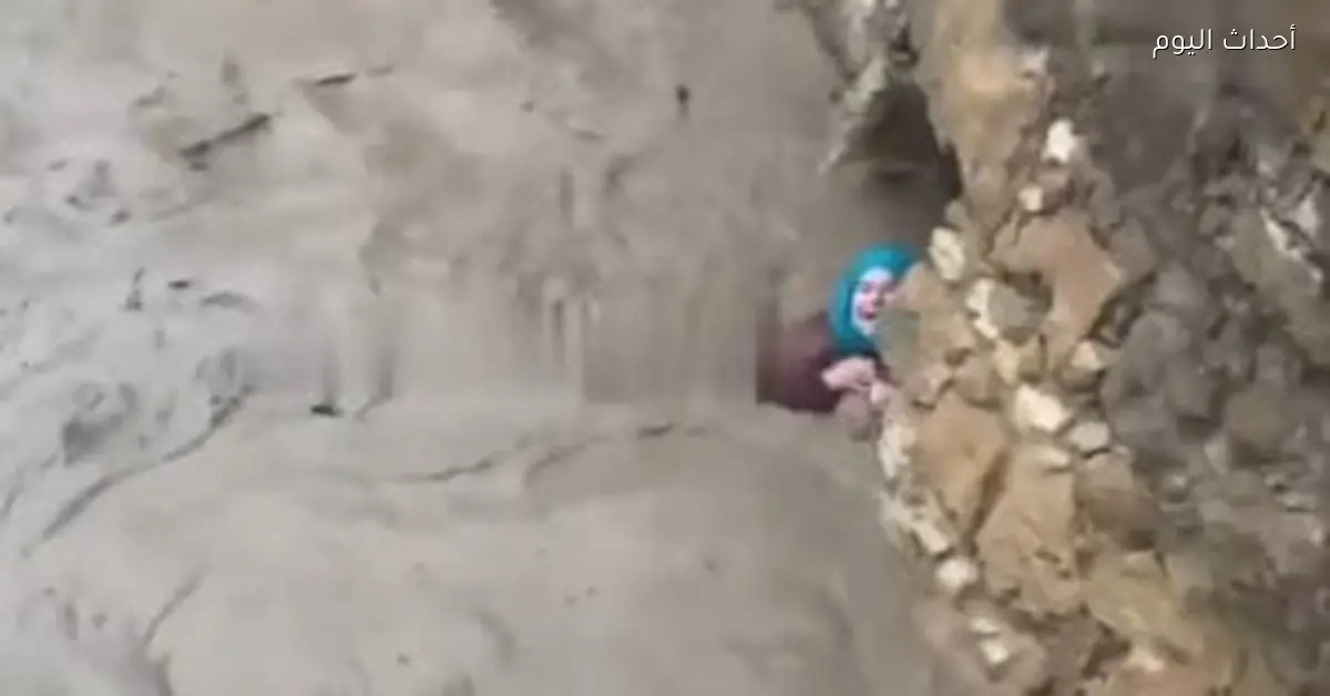 سيدة مسنّة محاصرة بمياه الفيضانات في أسفي بالمغرب