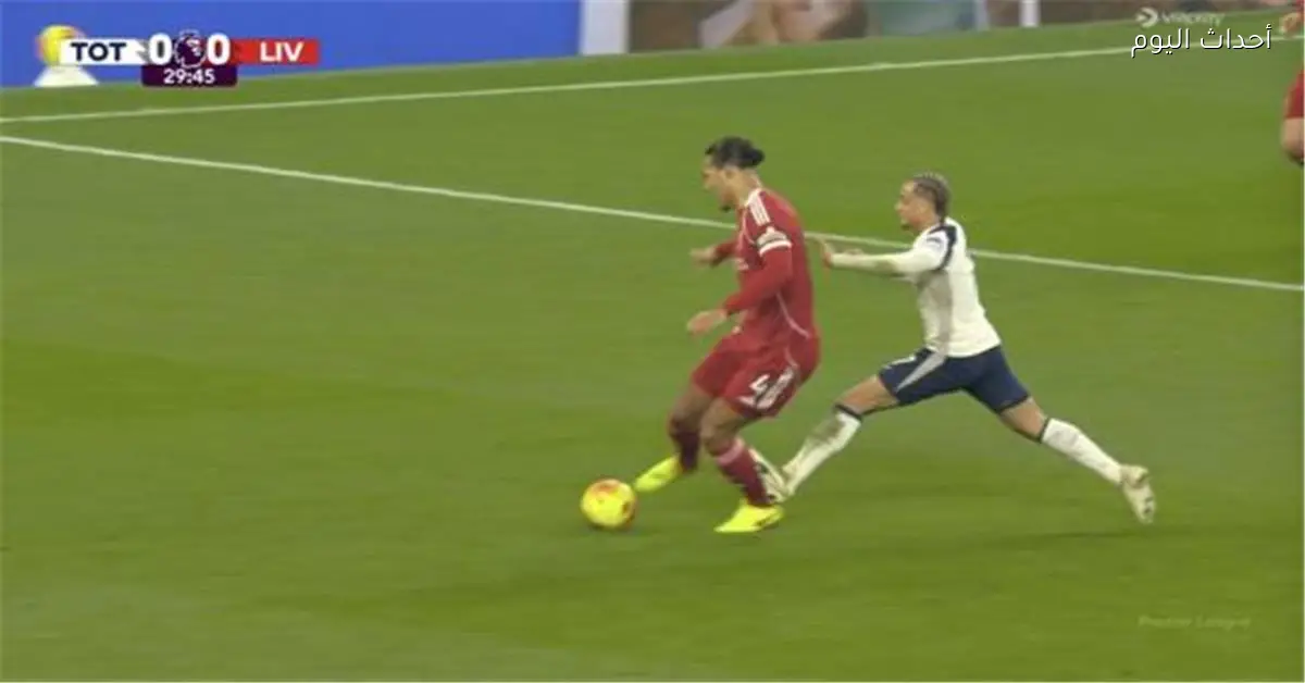 سيمونز يتحدث عن طرد فان دايك في مباراة ليفربول بالدوري الإنجليزي