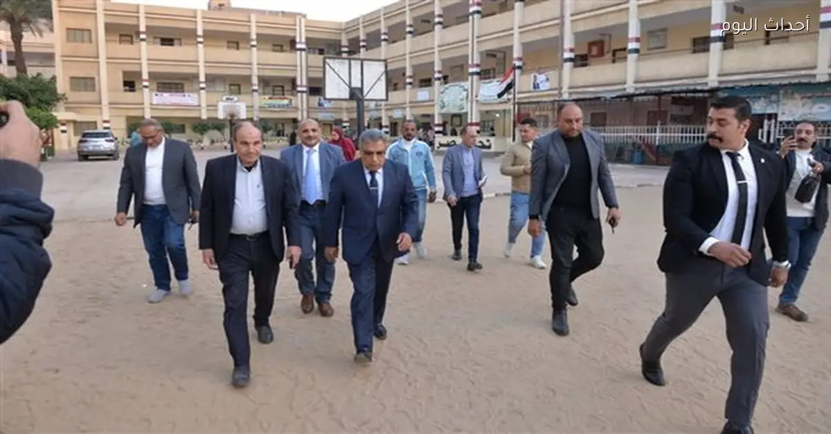 محافظ الدقهلية يتفقد سير الانتخابات في لجان المنصورة