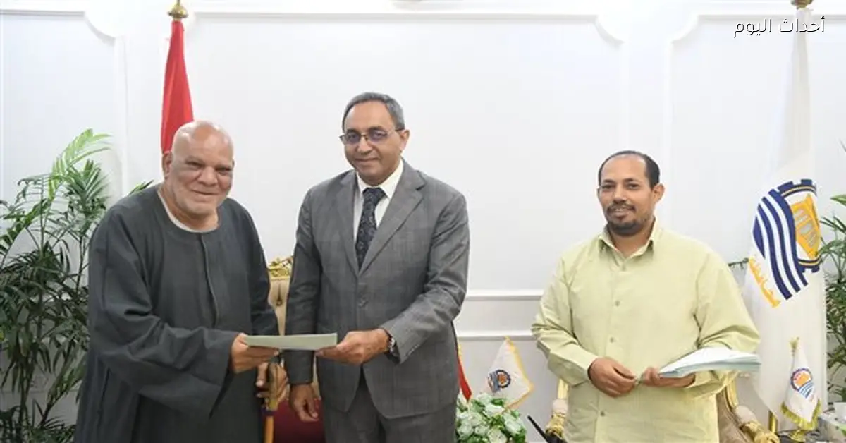 محافظ قنا يشارك في فعاليات رياضية لتعزيز حقوق الفتيات