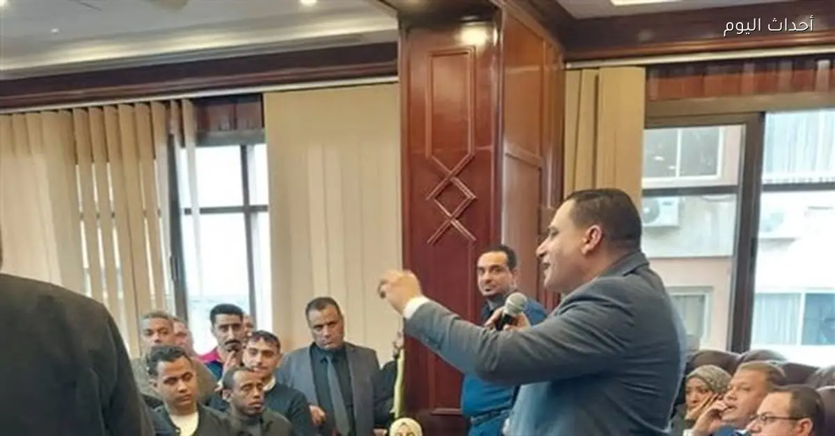 محمود بلاسي يؤكد أولوية حل مشكلات البقالين لضمان وصول السلع