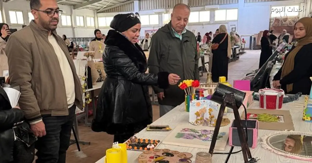 معرض فني للوسائل التعليمية وإعادة التدوير في بنى سويف