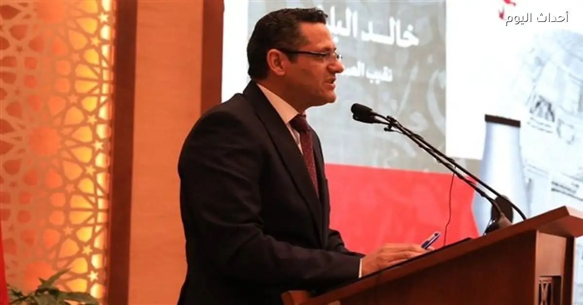 نقيب الصحفيين يدين تصوير أحمد الفيشاوي في عزاء والدته