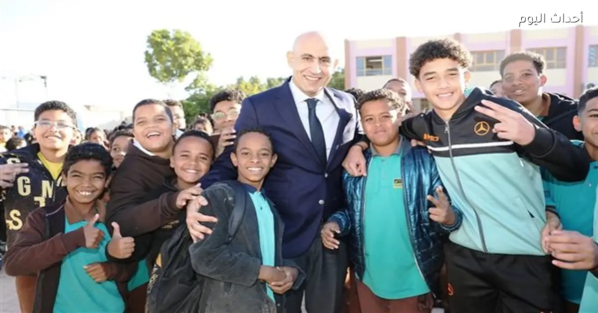 وزير التربية والتعليم ومحافظ أسوان يتفقدان مدرسة الشهيد