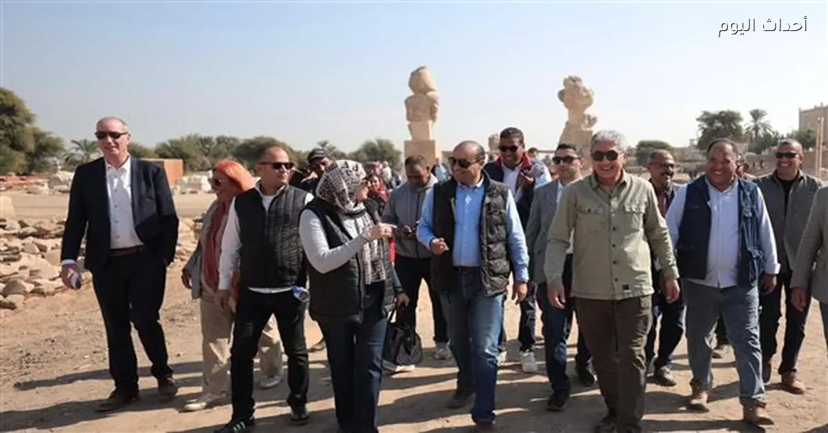 وزير السياحة يزور مشروعات الترميم في معالم الأقصر الأثرية