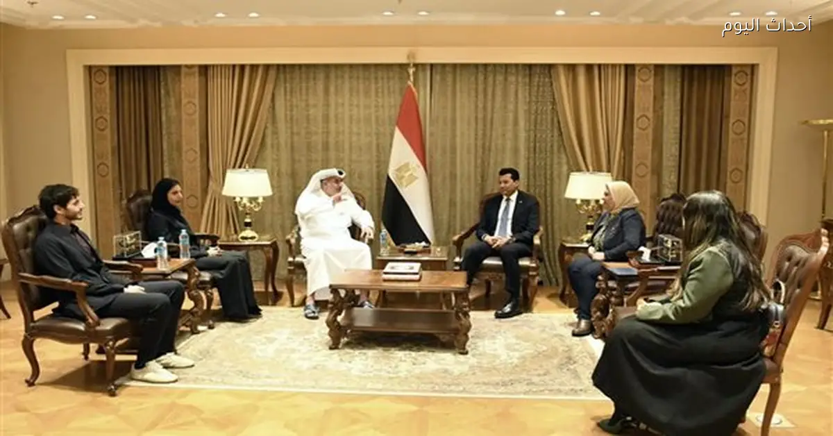 وزير الشباب والرياضة يرحب بوفد شباب قطر خلال زيارة لمصر