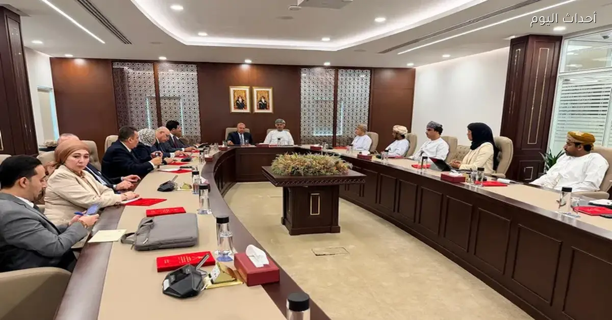 وزير الصناعة يلتقي رئيس هيئة المناطق الاقتصادية لبحث تطوير المناطق الصناعية الحرة