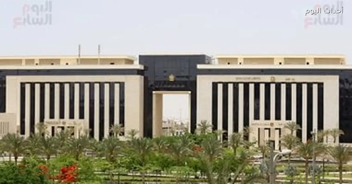 وزير العمل يعلن الإجازات الرسمية مدفوعة الأجر للقطاع الخاص