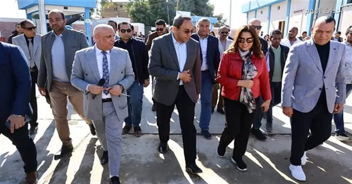 وزيرة التنمية المحلية ومحافظ قنا يتفقدان مصنع المعالجة بقوص