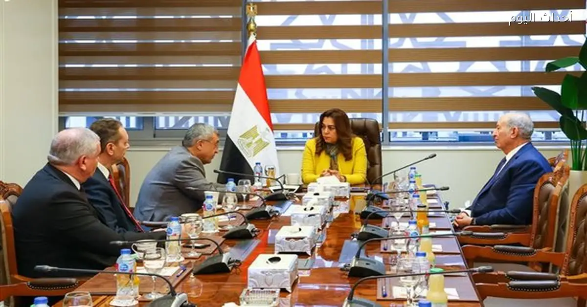 وزيرة التنمية تستقبل لجنة الطاقة والبيئة بمجلس الشيوخ