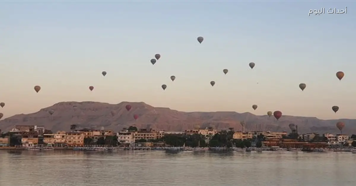 150 بالوناً طائراً تزين سماء الأقصر احتفالاً برأس السنة