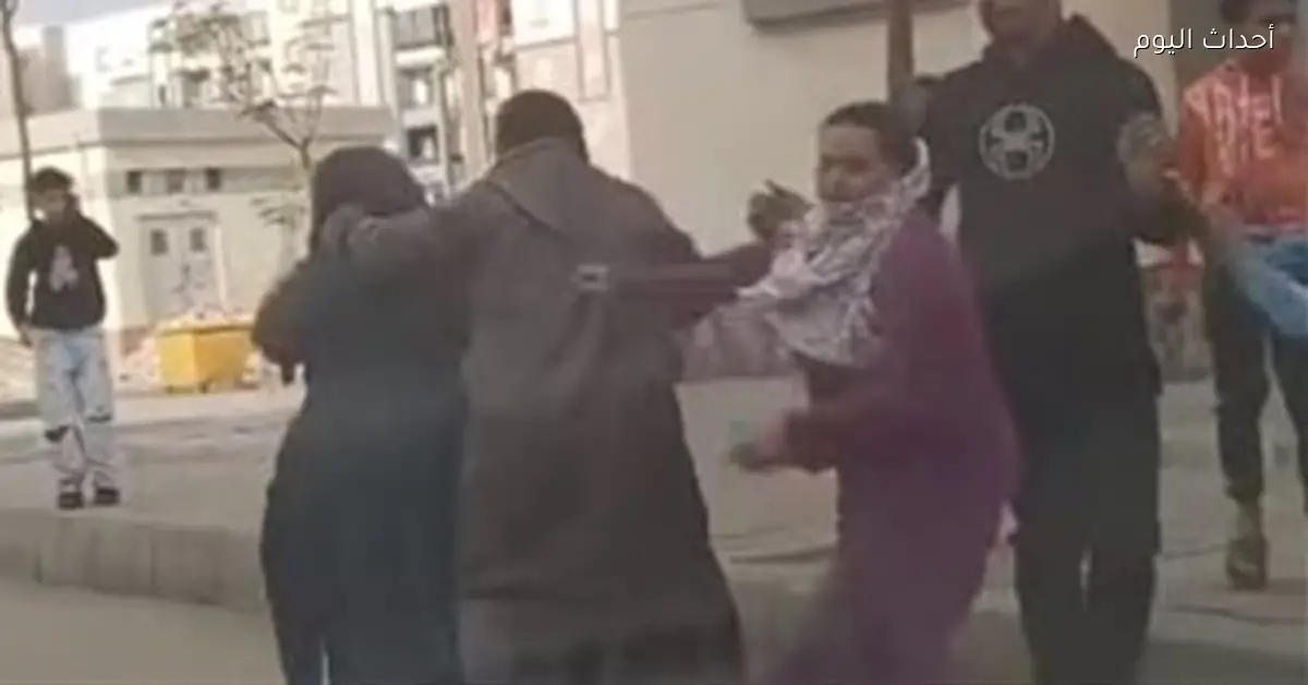 نقيب المعلمين يأمر باتخاذ إجراءات قانونية بعد اعتداء طالب ووالدته على معلمة في حدائق أكتوبر