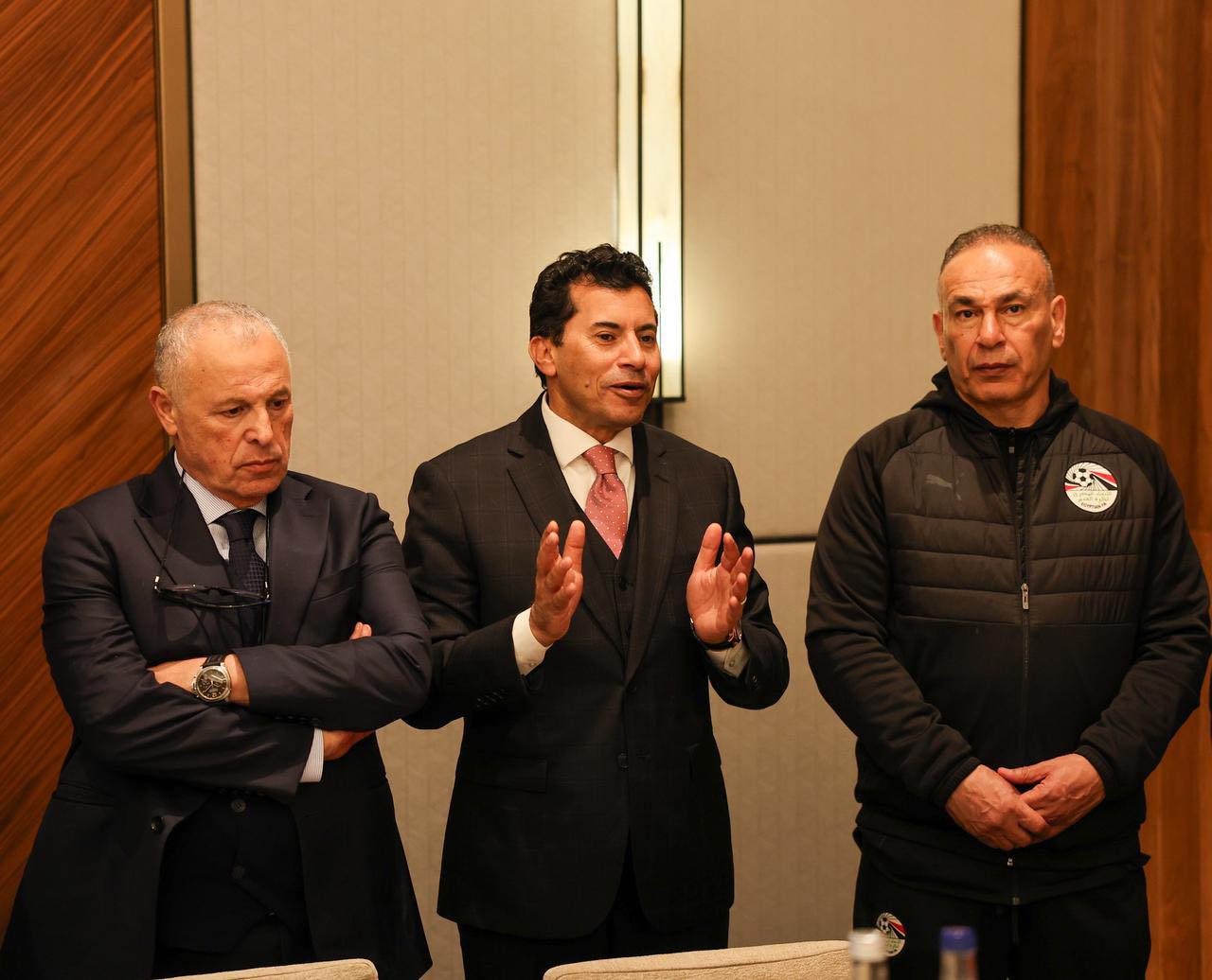 زيارة وزير الرياضة لمنتخب مصر بعد الفوز على بنين زيارة وزير الرياضة لمنتخب مصر بعد الفوز على بنين