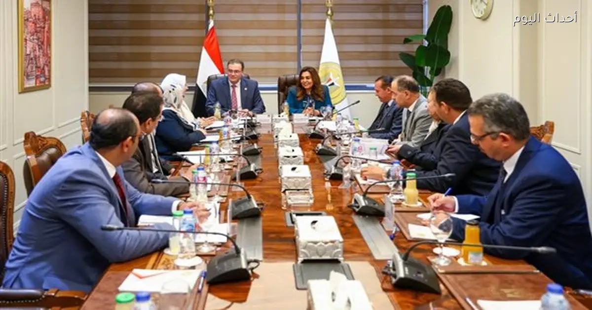 اجتماع وزيرة التنمية المحلية مع رئيس الجهاز المركزي للتنظيم والإدارة