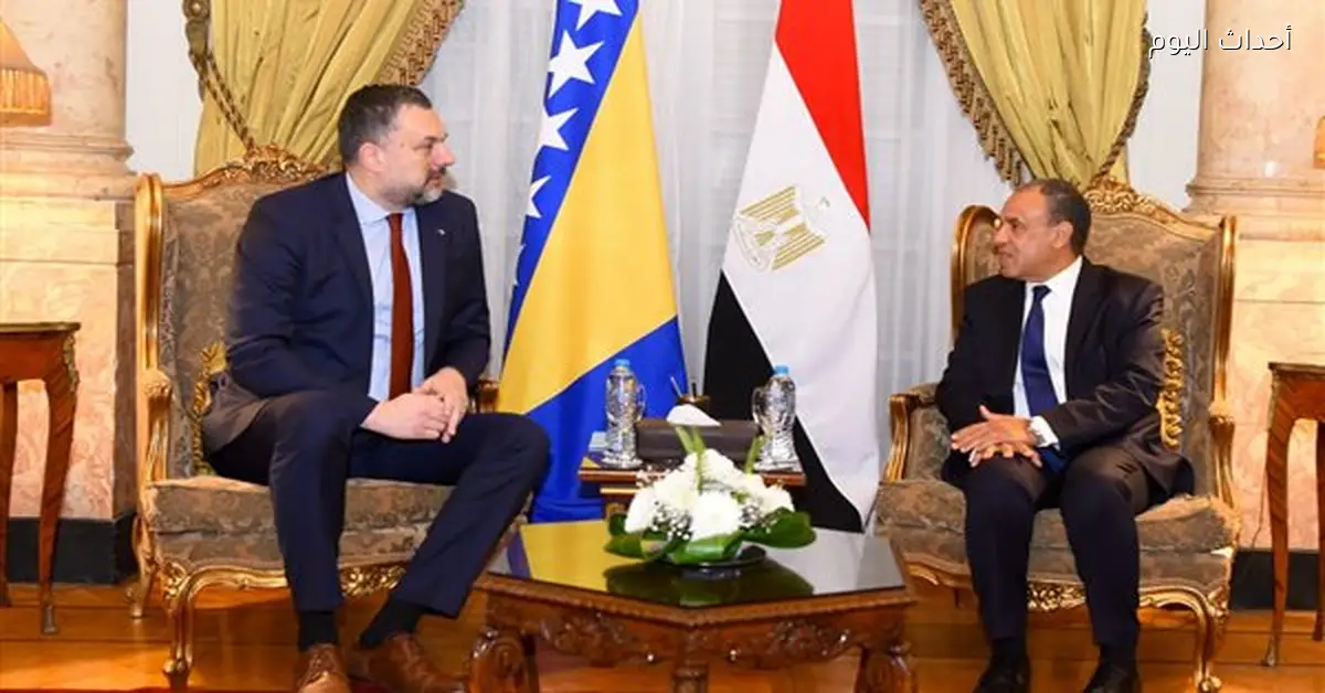 وزير الخارجية يناقش تعزيز العلاقات مع نظيره البوسني