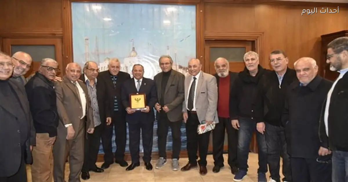 محافظ بورسعيد يشيد برموز الرياضة ويدعم النادي المصري