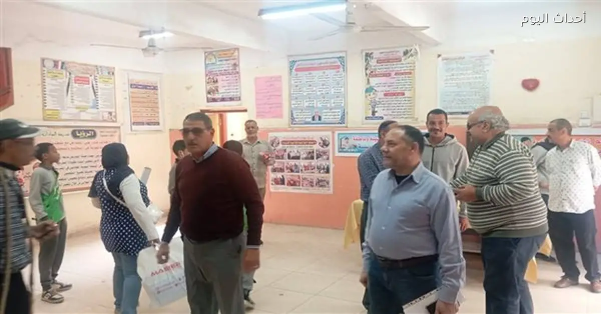 رئيس مدينة قنا يتابع أعمال النظافة في الأحياء