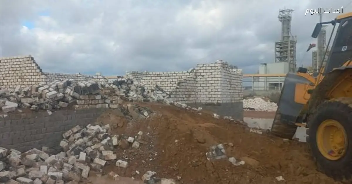 إزالة 18 حالة تعد على أراضي الدولة في قنا